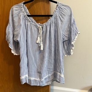 American eagle off the shoulder or wear on the shoulder t shirt
